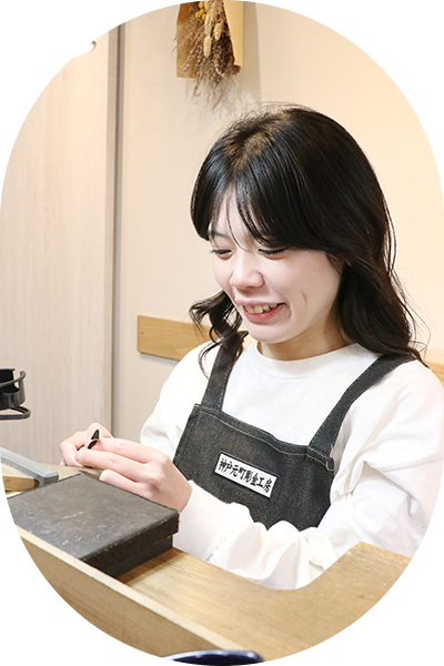 神戸元町彫金工房スタッフ：Honoka Anjiki