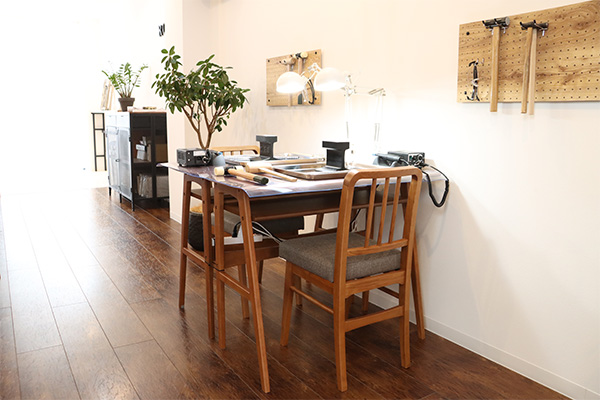 大阪堀江彫金工房の工房内の写真