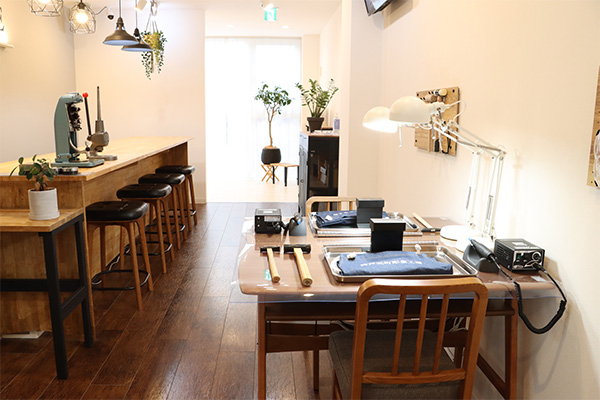 大阪堀江彫金工房の工房内の写真